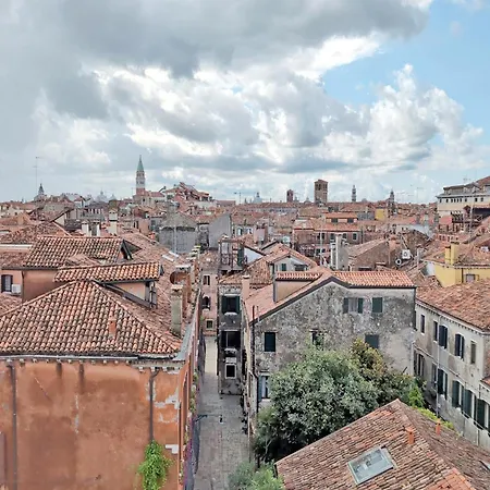 Calle De Le Tre Crose Apartment Venice
